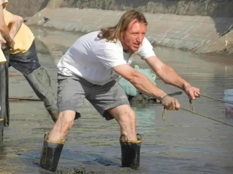 rescuing-water-animals-from-the-drying-out-talab-in-jadan-ashram bodyImage